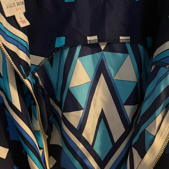 Julie Brown N Y C 100% Silk Blouse Gently Used Condition. Gold zipper up back. - Picture 6 of 7